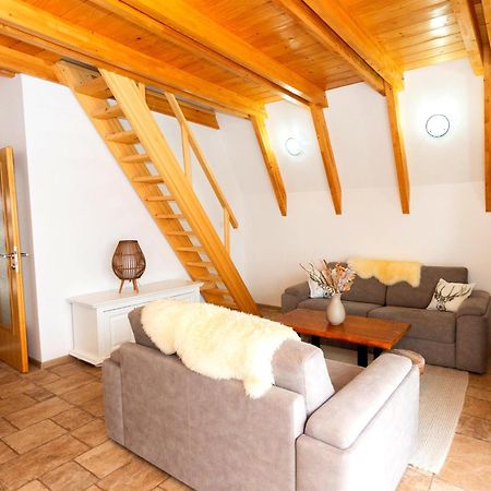 Hill View Chalets Жабляк Экстерьер фото